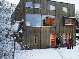 http://vectroave.com/wp-content/uploads/2010/06/Ramberg-House-By-Bornstein-Architects-15.jpg