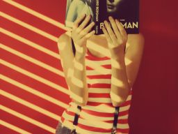 http://vectroave.com/wp-content/uploads/2010/05/Yulia-Gorodinski-Photography-2.jpg
