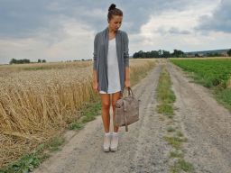 http://lookbook.nu/files/looks/large/714750_DSC_2463.jpg?1280330020