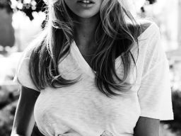 NEAVE BOZORGI : Photo
