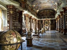 La-biblioteca-más-hermosa-del-mundo-en-República-Checa-7.jpg (2048×1152)